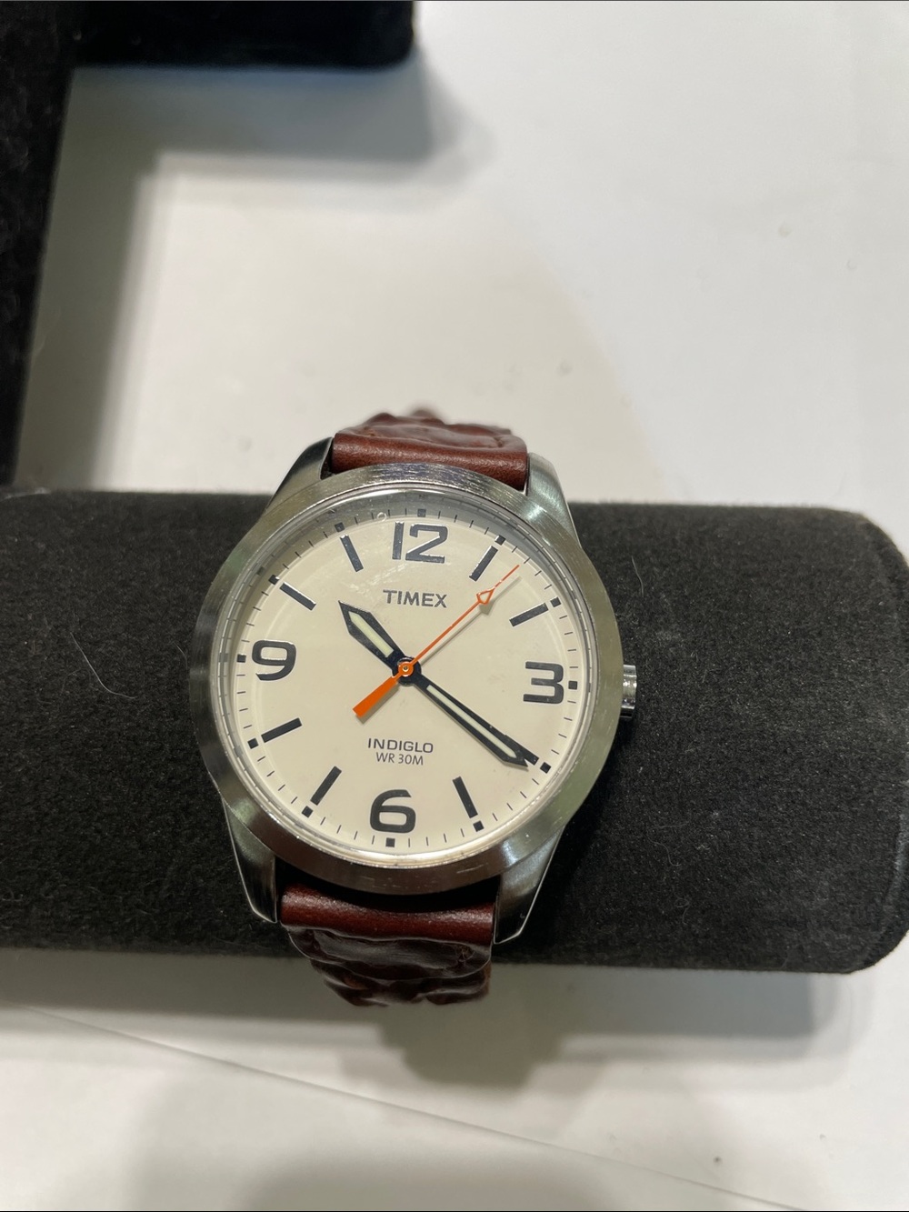 Timex Men Cream Face w/ Brown Leather Band.  Needs Battery.